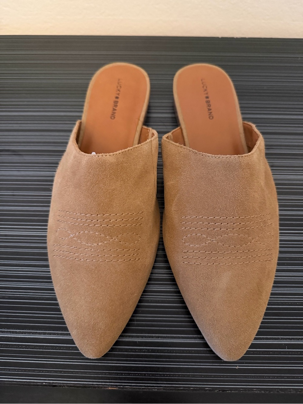 Lucky Brand Tan Suede Pointed Toe Mule Flats Size 11 / 43